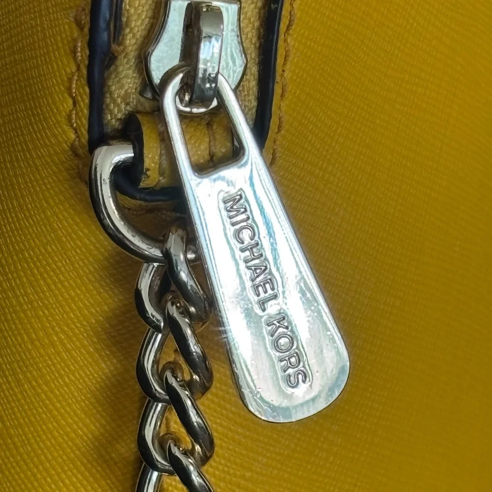 Michael Kors Cindy Large Dome Crossbody - Picture 6 of 11